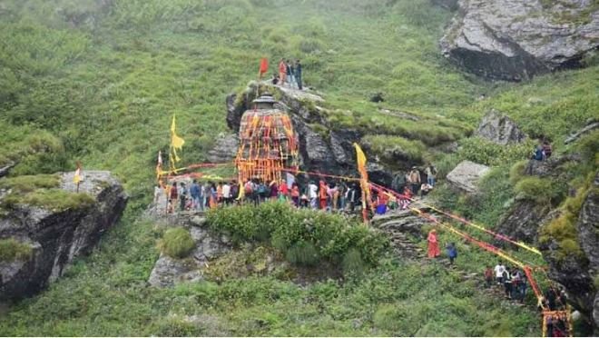 साल में सिर्फ एक दिन खुलता है चमोली का प्रसिद्ध मंदिर, 12 हजार फीट की ऊंचाई पर भगवान नारायण के हुए दर्शन