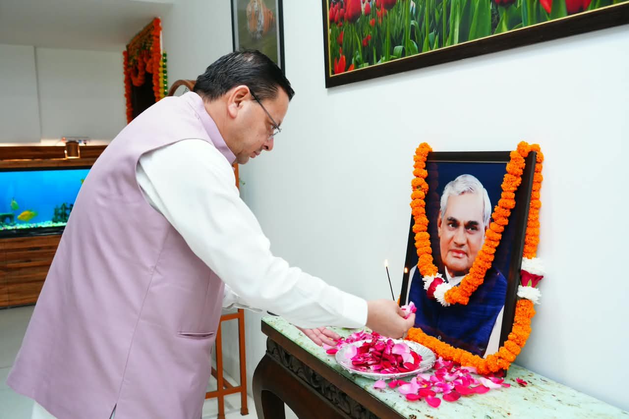 अटल बिहारी वाजपेयी की पुण्यतिथि पर सीएम धामी ने दी भावपूर्ण श्रद्धांजलि