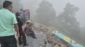 मसूरी में भूस्खलन से मकान-दुकान ध्वस्त, परिवार ने समय रहते भागकर बचाई जान