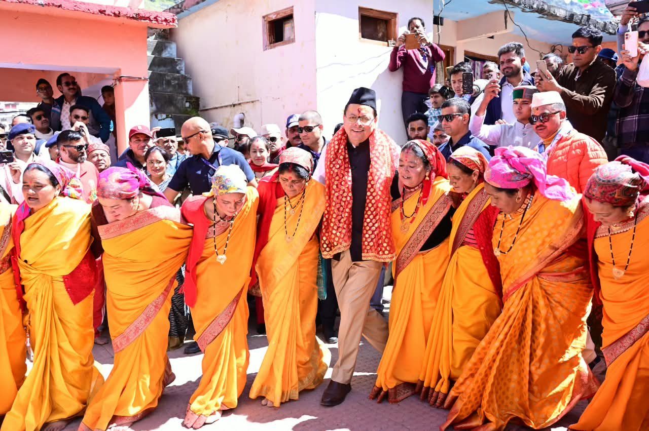 देवभूमि की लोक संस्कृति हमारी पहचान, नई पीढ़ी को जड़ों से जोड़ना हम सभी की सामूहिक जिम्मेदारीः मुख्यमंत्री
