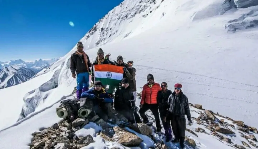 कालिंदी ट्रैक पर 18 ट्रैकर फंसे, बेस कैंप में सभी सुरक्षित