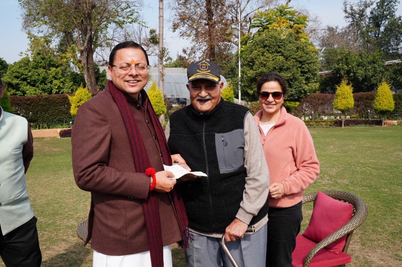 मानवता और संवेदना की मिसाल: सेवानिवृत्त ब्रिगेडियर ने मुख्यमंत्री राहत कोष में दिया 10 लाख का योगदान