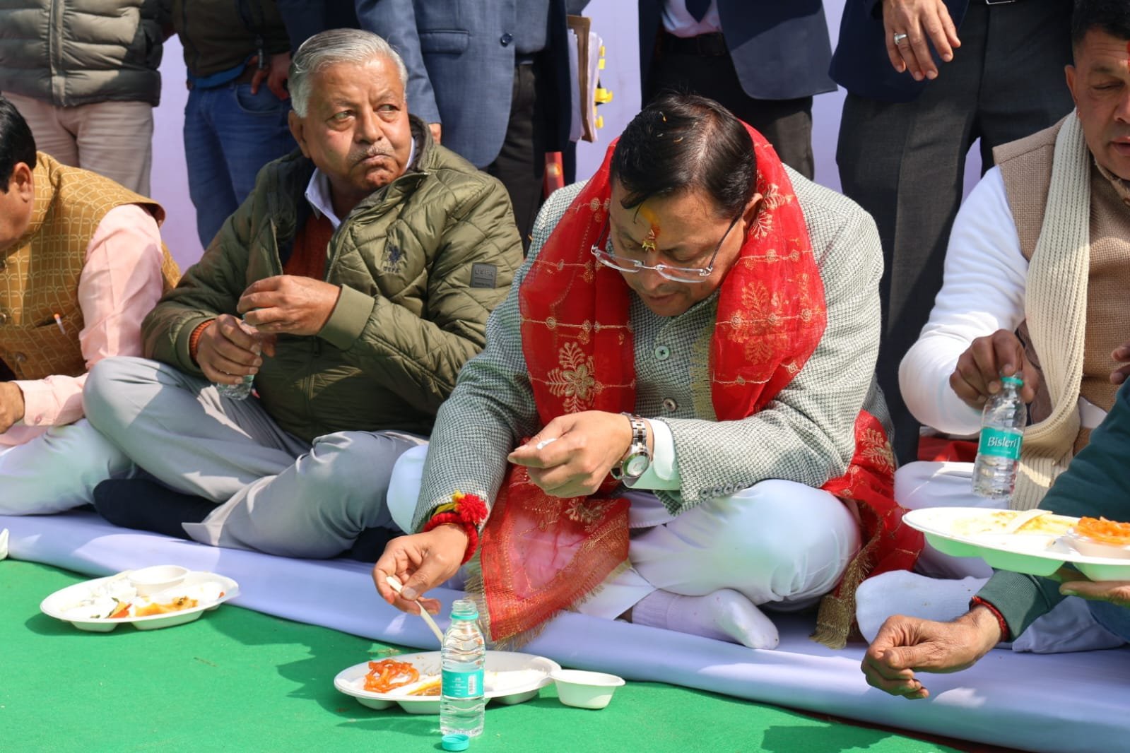 टनकपुर में संस्कृति और समरसता का उत्सव, मुख्यमंत्री ने लिया खिचड़ी प्रसाद