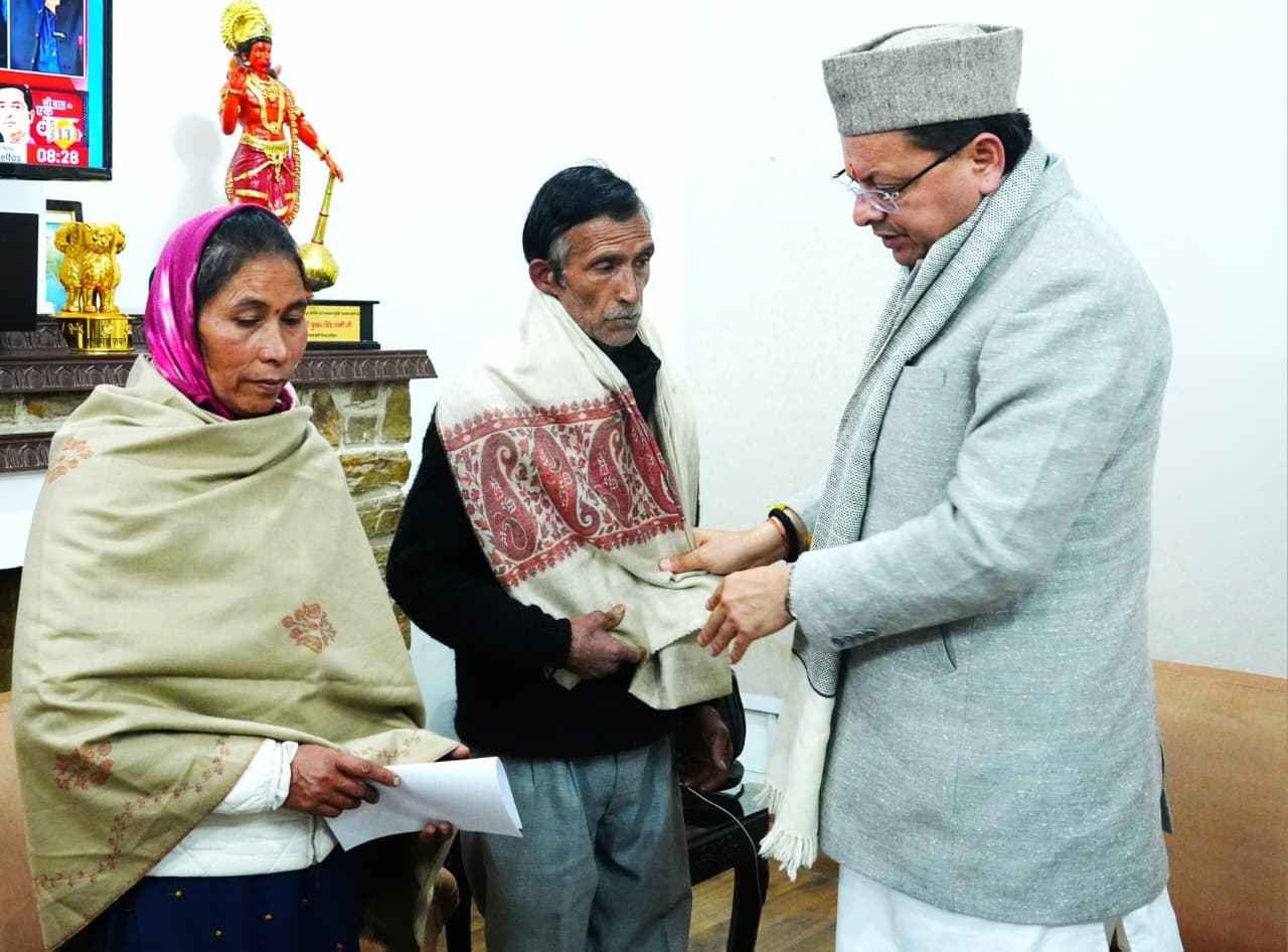 सीएम धामी से मिले अंकिता भंडारी के माता-पिता, सरकार ने न्याय का भरोसा दिलाया