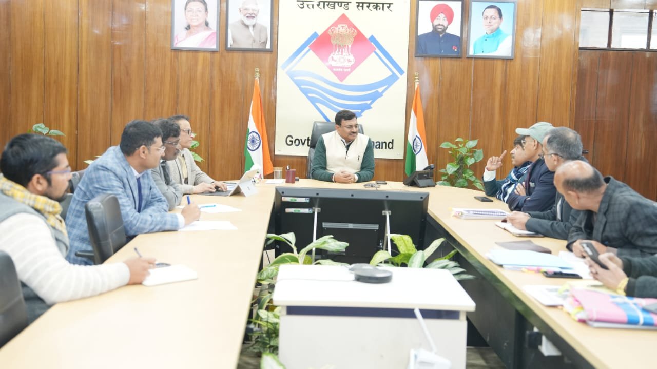 सेब अति सघन बागवानी योजना पर मुख्य सचिव आनन्द बर्द्धन ने की उच्चस्तरीय समीक्षा