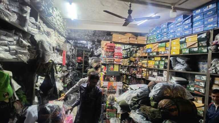 सेना की प्रतिबंधित वर्दी का कपड़ा बेचने वाले दुकानदार पर मुकदमा दर्ज