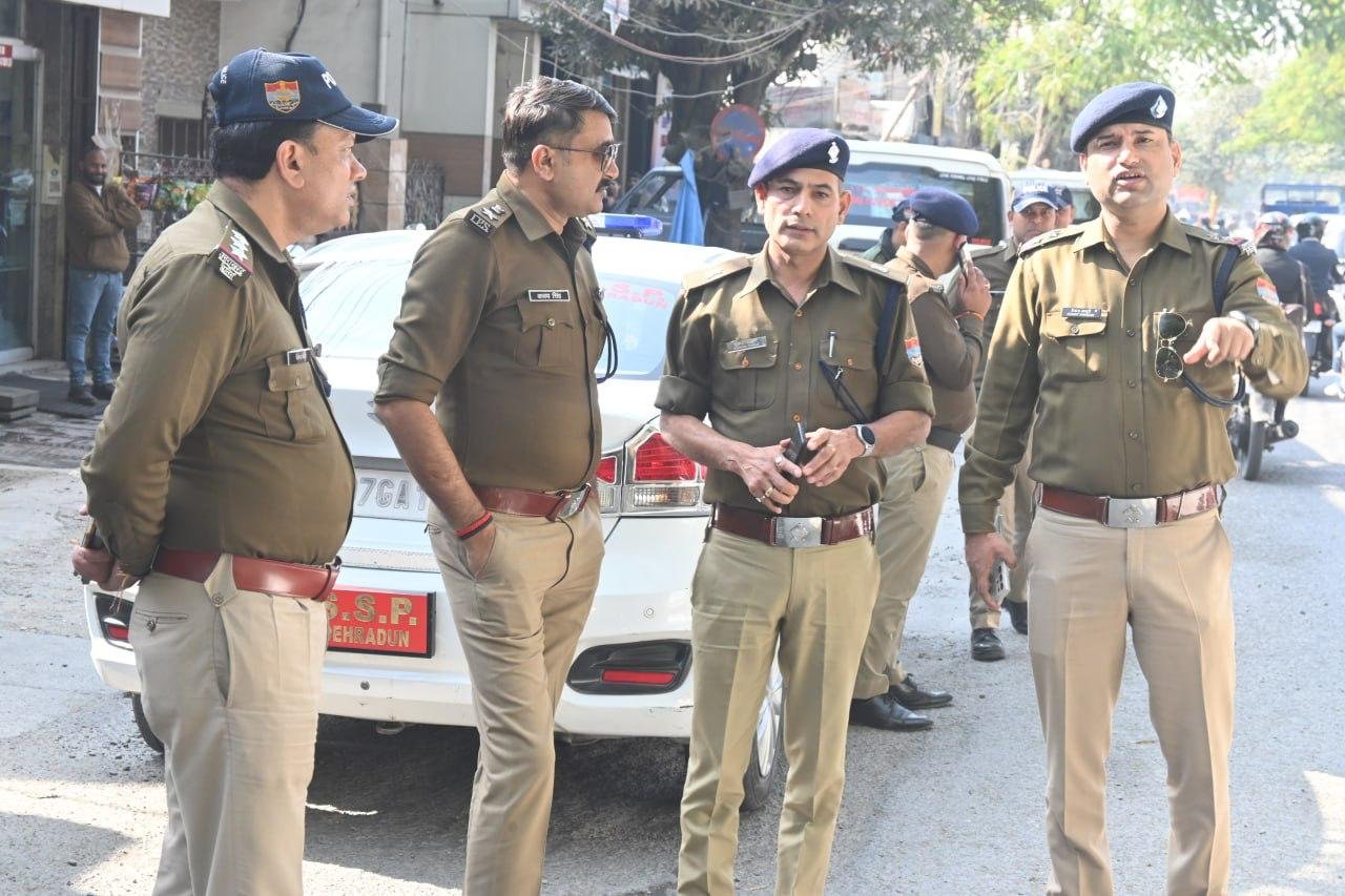 सड़क सुरक्षा – जीवन रक्षा“ के मूल मंत्र को चरित्रार्थ करती दून पुलिस
