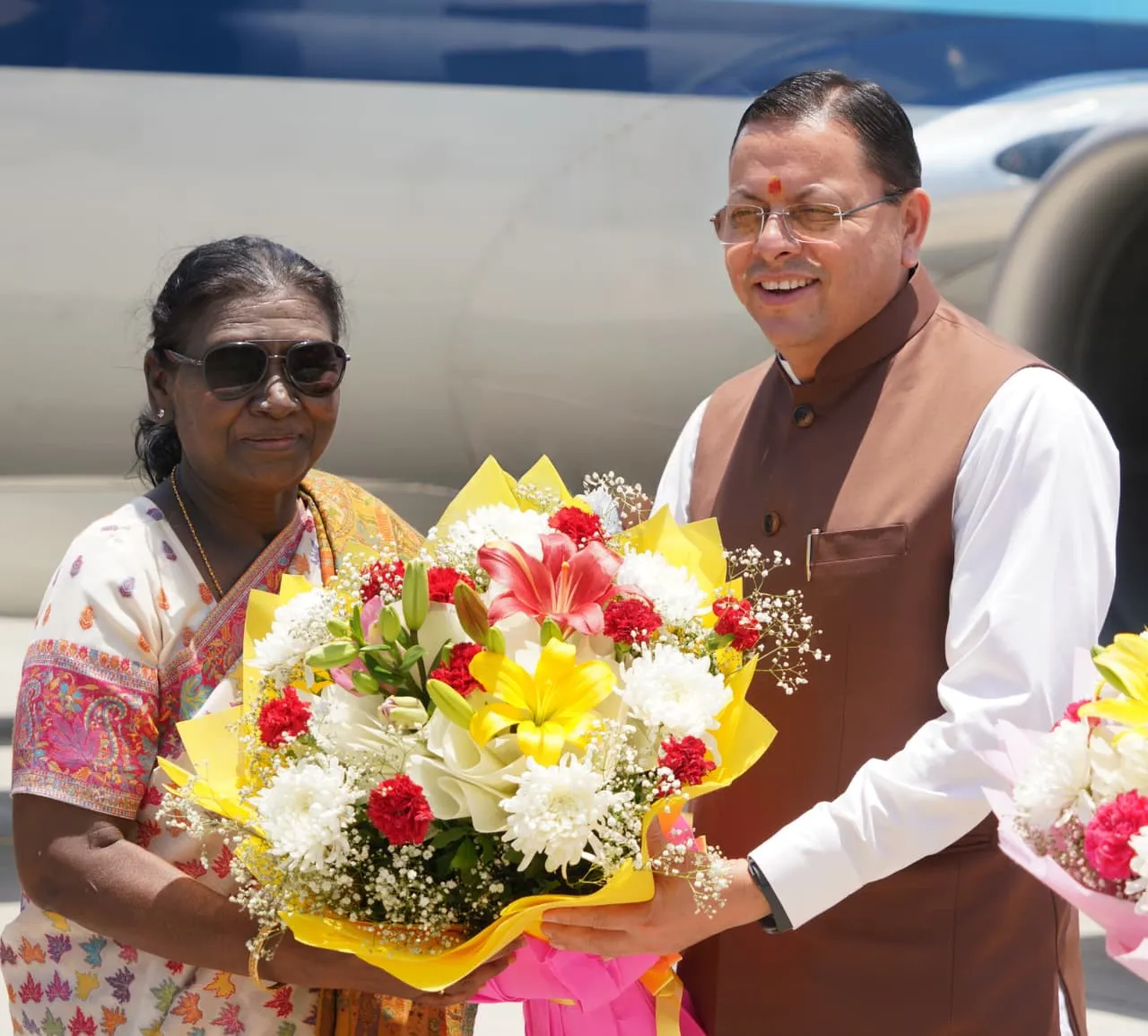 राष्ट्रपति द्रौपदी मुर्मु का देवभूमि आगमन, जौलीग्रांट एयरपोर्ट पर भव्य स्वागत