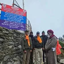 तुंगनाथ-चंद्रशिला ट्रैक पर पुलिस का अलर्ट: दोपहर 1 बजे के बाद आगे बढ़ने पर रोक, सुरक्षा बोर्ड लगाए